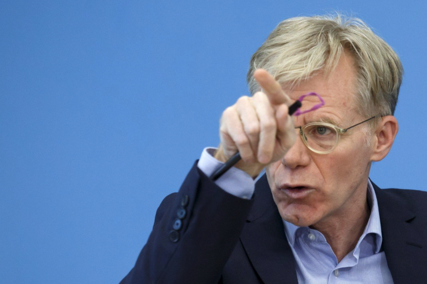 Chuyên gia WHO Bruce Aylward. (Ảnh: EPA-EFE)