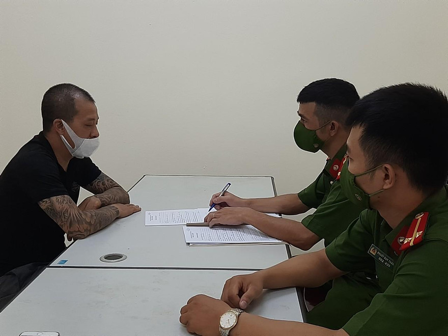 Công an làm việc với N.