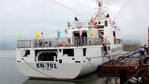 Tàu kiểm ngư dài toàn bộ 90,5 m; chiều rộng lớn nhất 14 m. Ảnh: Hằng Ninh