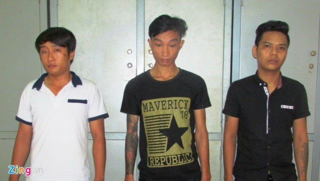 Các thanh niên tại cơ quan công an. Ảnh: Minh Anh