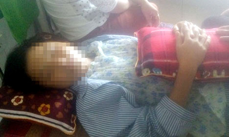 Nạn nhân Đỗ Thu T đang điều trị tại bệnh viện