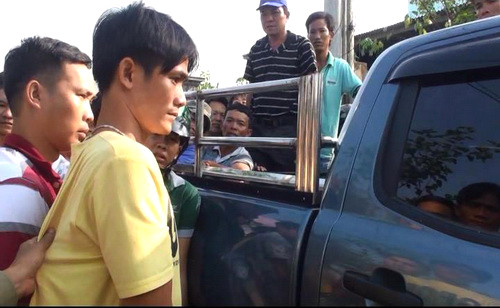 Tâm bị bắt giữ sau khi khai nhận giết con trai 5 tuổi. Ảnh: Hoàng Trường