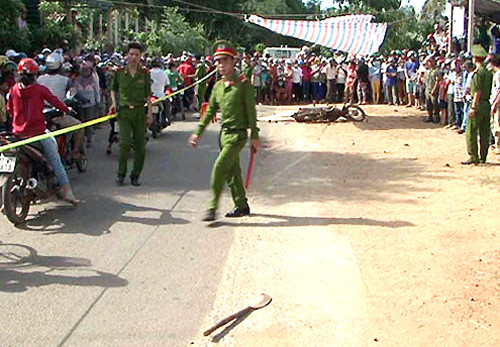 Hiện trường vụ án hai nhóm thanh niên ẩu đá gây chết người. Ảnh:V.Hung