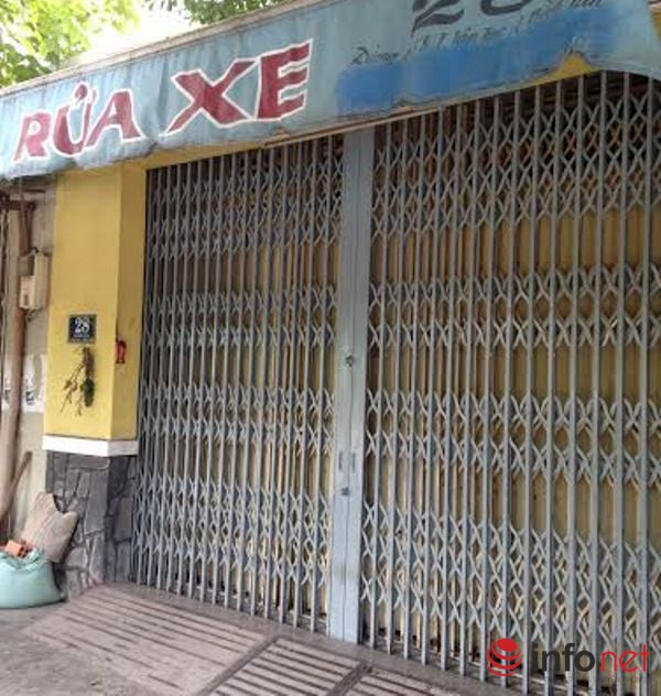 Bên ngoài căn nhà của ông S. 