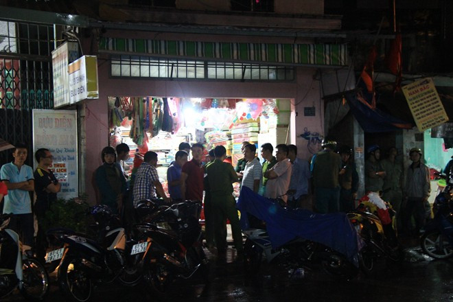 Lực lượng chức năng phong tỏa hiện trường phục vụ điều tra. Ảnh: V.D