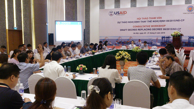 Các đại biểu cùng tranh luận góp ý Dự thảo NĐ 08 về thủ tục hải quan ngày 20/6