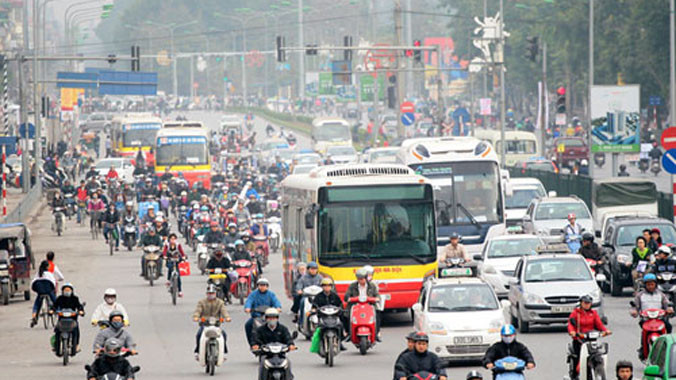 Đường Giải Phóng trở nên lộn xộn sau khi dải phân làn cưỡng bức được dỡ bỏ. Ảnh:Bá Đô.