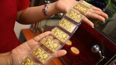 Giá vàng hôm nay 17/12: Vàng và USD cùng tăng