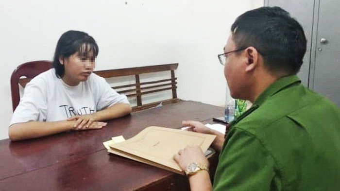 Cô gái C.T.U tới làm việc với công an trước đó