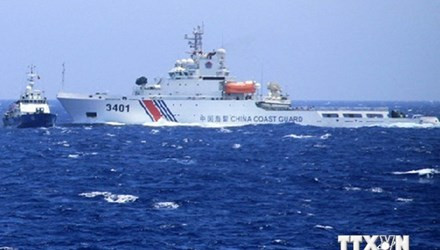 Tàu Trung Quốc ngăn chặn tàu chấp pháp Việt Nam thực thi quyền chủ quyền ở Biển Đông (Nguồn: TTXVN) 