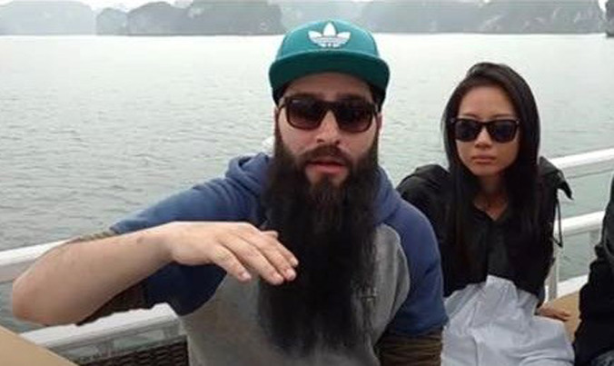 Suboi đi du thuyền ra vịnh cùng đạo diễn Jordan vào chiều 14/3.