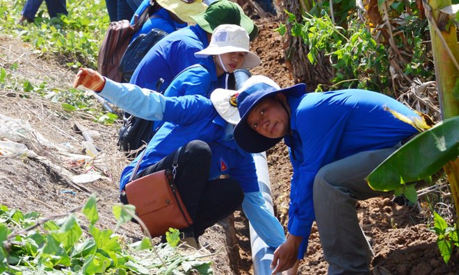 Trích một ngày lương đưa nước sạch về vùng sâu