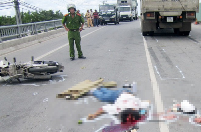 Hiện trường tai nạn khiến vợ chồng anh Hải thiệt mạng.