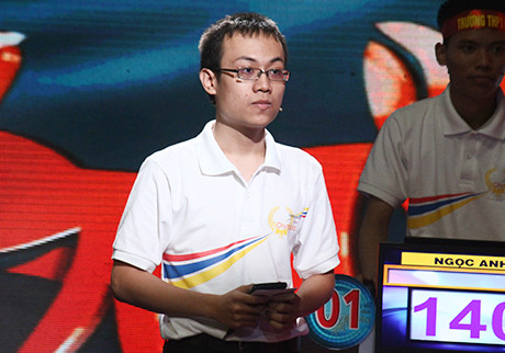 Hoàng Bách trong phần thi Về đích 