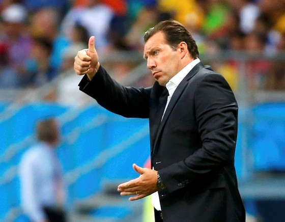 HLV Marc Wilmots chỉ đạo trong trận Bỉ thắng Mỹ 2-1 - Ảnh: Reuters 