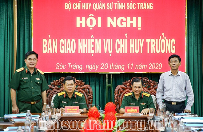 Bàn giao nhiệm vụ Chỉ huy trưởng Bộ CHQS tỉnh Sóc Trăng.