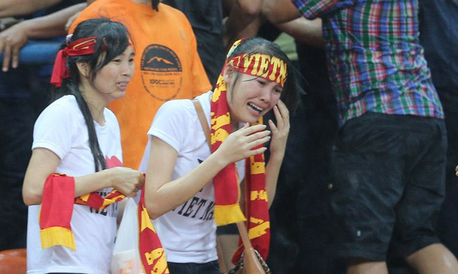 BẢN TIN Thể thao 19H: Công Vinh tức giận vì CĐV nữ bị đánh