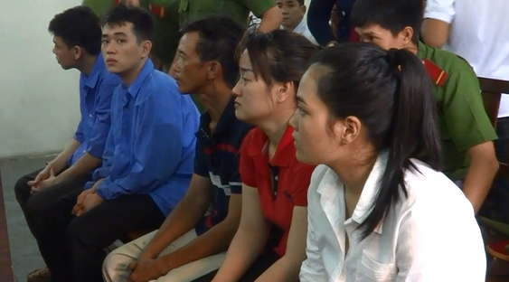 Các bị cáo tại tòa ngày 14/6. Ảnh: Tân Châu