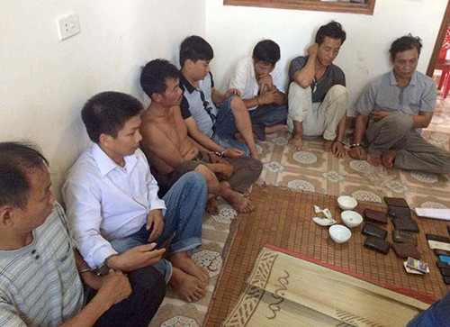 7/18 các đối tượng bị Công an huyện Kỳ Anh bắt tại chiếu bạc