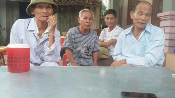 Người nhà nạn nhân lo hậu sự cho ông Quân