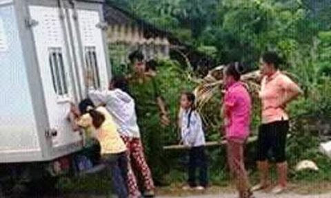 Đối tượng bị Công an áp giải về cơ quan điều tra - Ảnh: Tây Bắc 24h