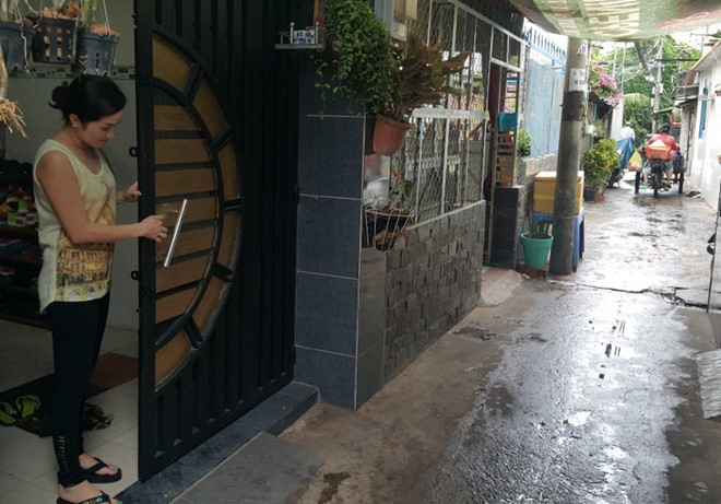 Chị Hồ kể lại lúc bị Quý kéo hàng chục côn đồ đến chém vào cửa đòi giết cả nhà