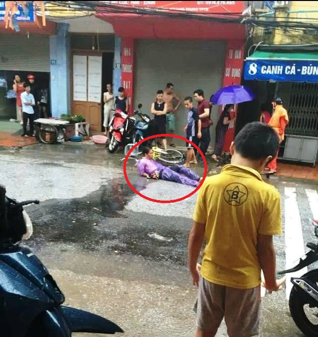 Đối tượng Nguyễn Tường Tri bị người dân và lực lượng Công an bắt giữ