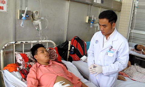 Nạn nhân Hoàng Anh Dũng đang được điều trị tích cực tại BV Chợ Rẫy