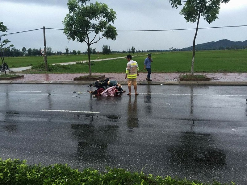 Hiện trường tai nạn làm hai cô gái chết vào rạng sáng ngày 19/8