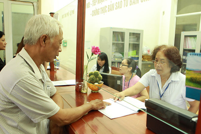 Hà Nội: Bỡ ngỡ trong ngày đầu thực hiện dịch vụ công trực tuyến