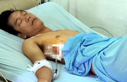 Anh Thương đang điều trị ở bệnh viện. Ảnh: Xuân Thắng