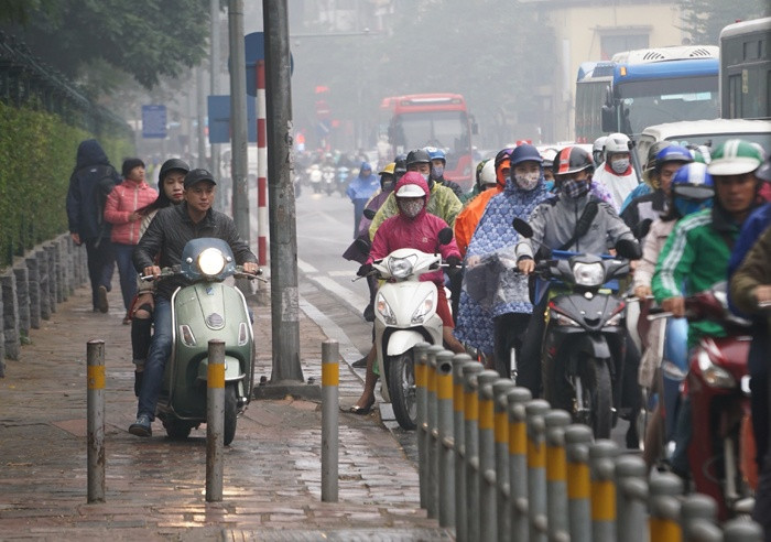 “Phạt nguội” di động với những vi phạm lòng đường, vỉa hè sẽ giúp khắc phục những bất cập trong xử lý vi phạm hiện nay?