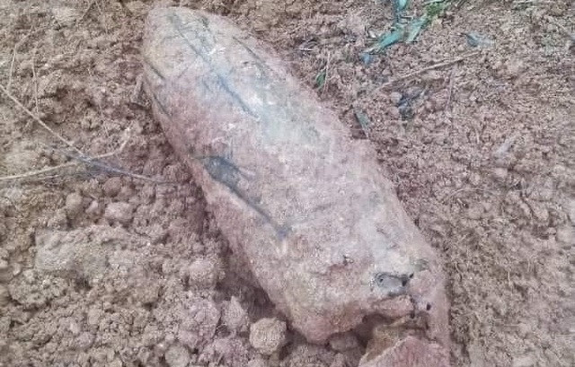 Quả bom có chức năng nổ chậm nên phải tuân thủ thời gian an toàn. Ảnh: DT