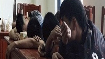 Bị đưa về cơ quan Công an, số khách tại quán karaoke vẫn phờ phạc