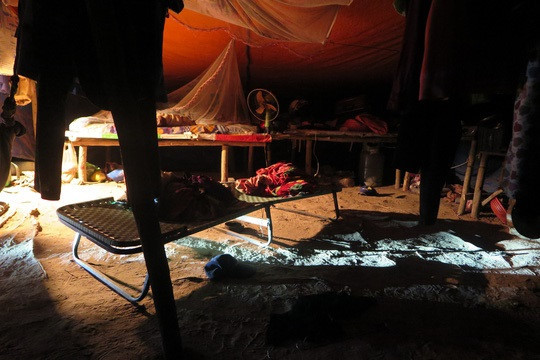 Hiện trường là căn chòi tạm trong vườn cao su