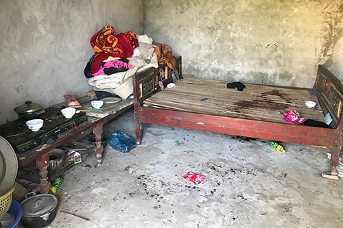 Hiện trường nơi cô bé bị bố đẻ cứa cổ