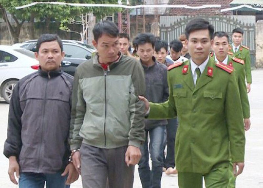 Ổ nhóm đánh bạc trên thuyền neo tại sông Mã bị công an bắt giữ