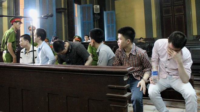 6 "yêu râu xanh" trước vành móng ngựa