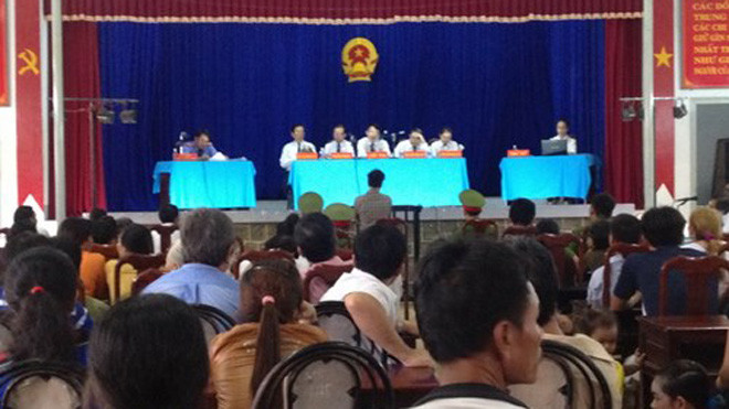 Quang cảnh phiên tòa