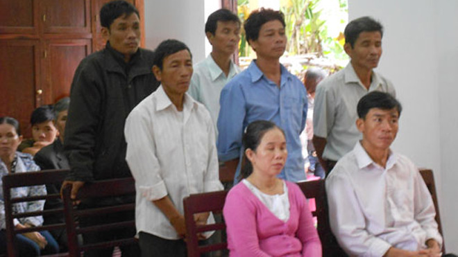 Nguyên đơn và các nhân chứng tại tòa