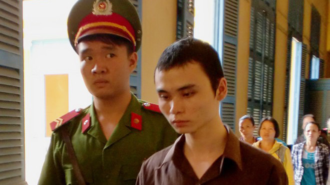 Chung bị dẫn giải sau phiên tòa