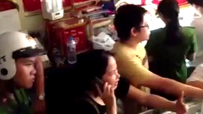 Tiệm vàng Hoàng Mai hôm bị khám xét