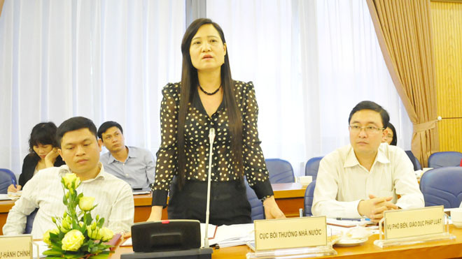 Bà Nguyễn Thị Tố Hằng - Cục phó Cục Bồi thường Nhà nước trả lời về việc bồi thường án oan của ông Nguyễn Thanh Chấn. Ảnh: Tuấn Nguyễn