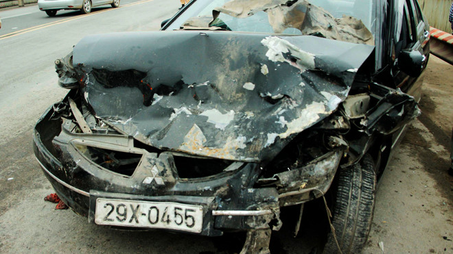 Ô tô đâm liên hoàn, cầu Thăng Long tắc gần 2 giờ