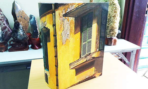 Cuốn từ điển phiên bản "Phố cổ Hà Nội" do họa sĩ Phạm Bình Chương vẽ bìa.