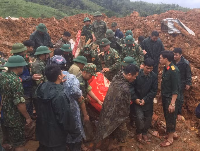 Tìm thấy 22 thi thể cán bộ chiến sĩ bị vùi lấp ở Quảng Trị