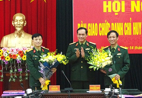 Hội nghị bàn giao chức trách, nhiệm vụ Chỉ huy trưởng Bộ Chỉ huy Quân sự tỉnh Nam Định. Ảnh: VGP