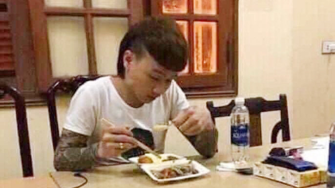 Mẹ 'Khá Bảnh' nói con trai bị hãm hại do nổi tiếng