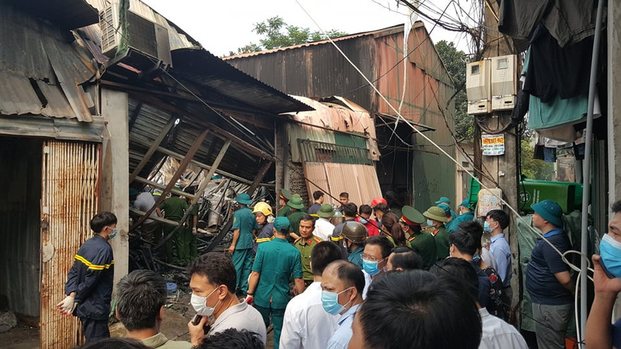 Công tác cứu hộ tìm kiếm các nạn nhân còn lại đang được 