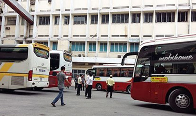 Bến xe lậu của Cty Thành Bưởi tại phường 2, quận 10, TP HCM. Ảnh: Zing.